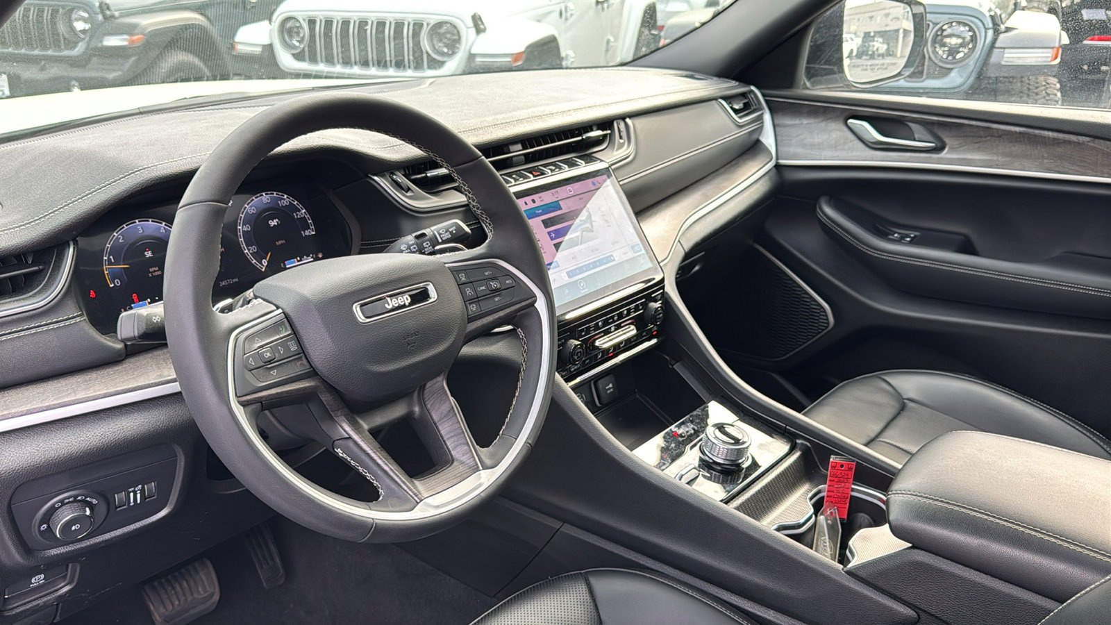 Certified 2025 Jeep Grand Cherokee L Limited w/ Luxury Tech Group II AWD/4WD image 16