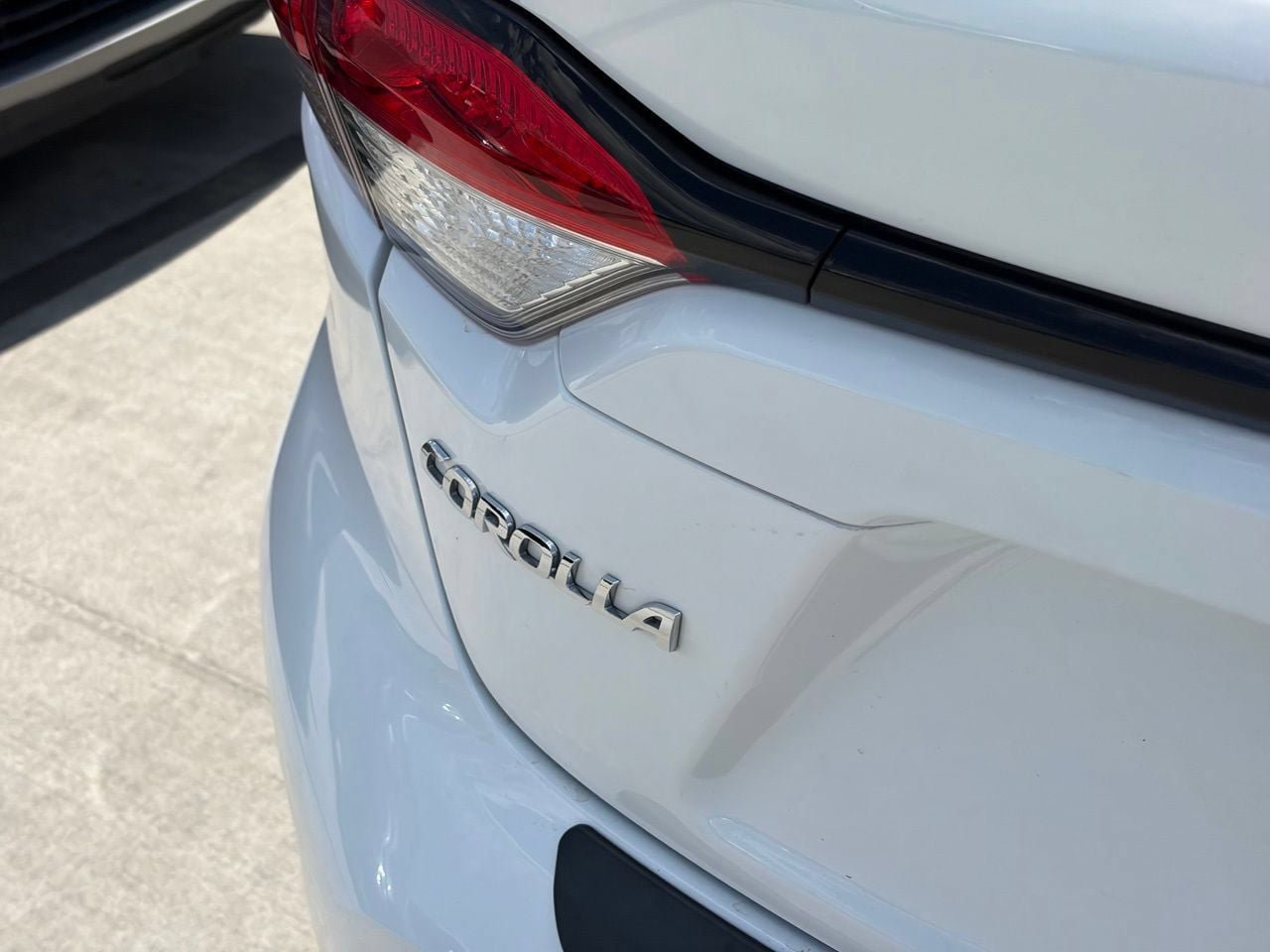 Used 2023 Toyota Corolla LE w/ Carpet Mat Package (TMS) FWD image 5