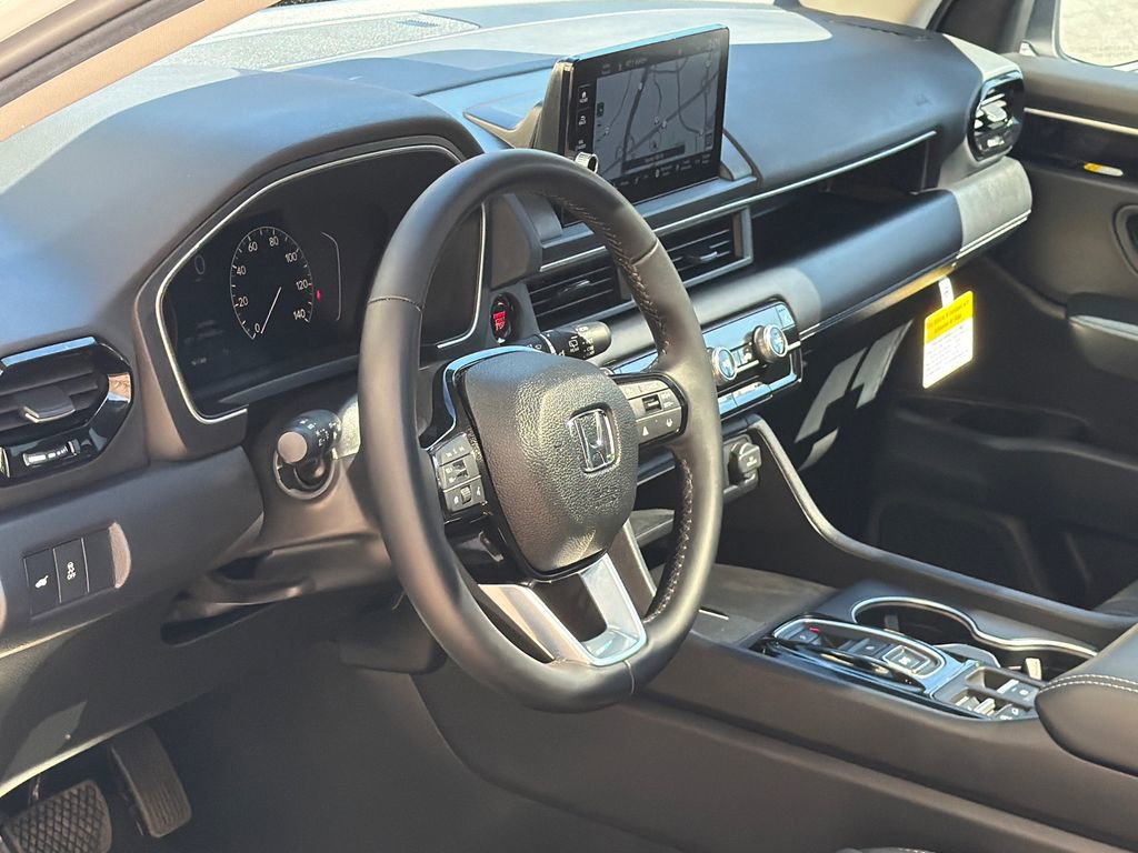 Certified 2025 Honda Pilot Touring image 16