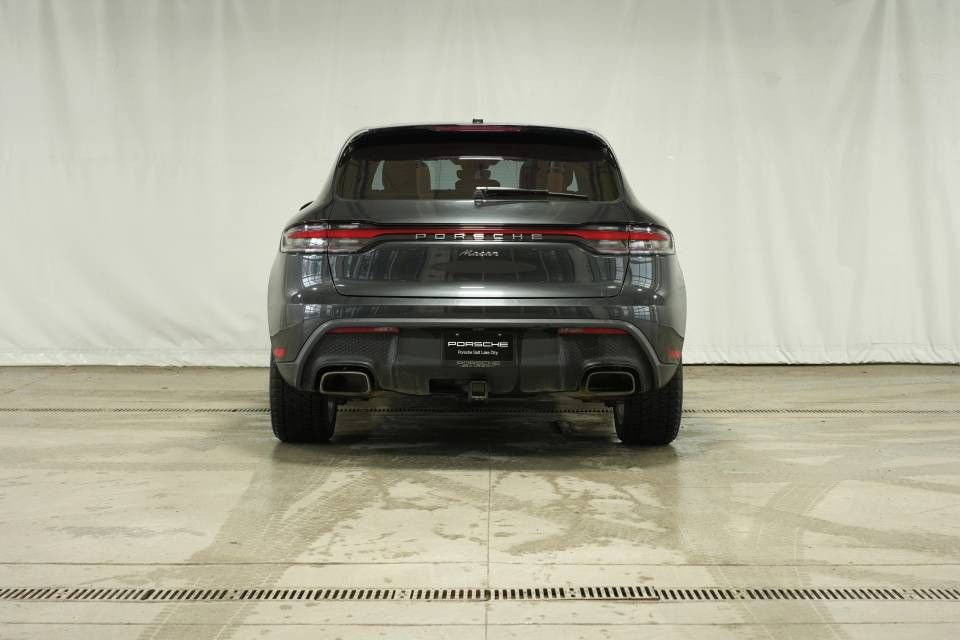 Certified 2022 Porsche Macan image 6