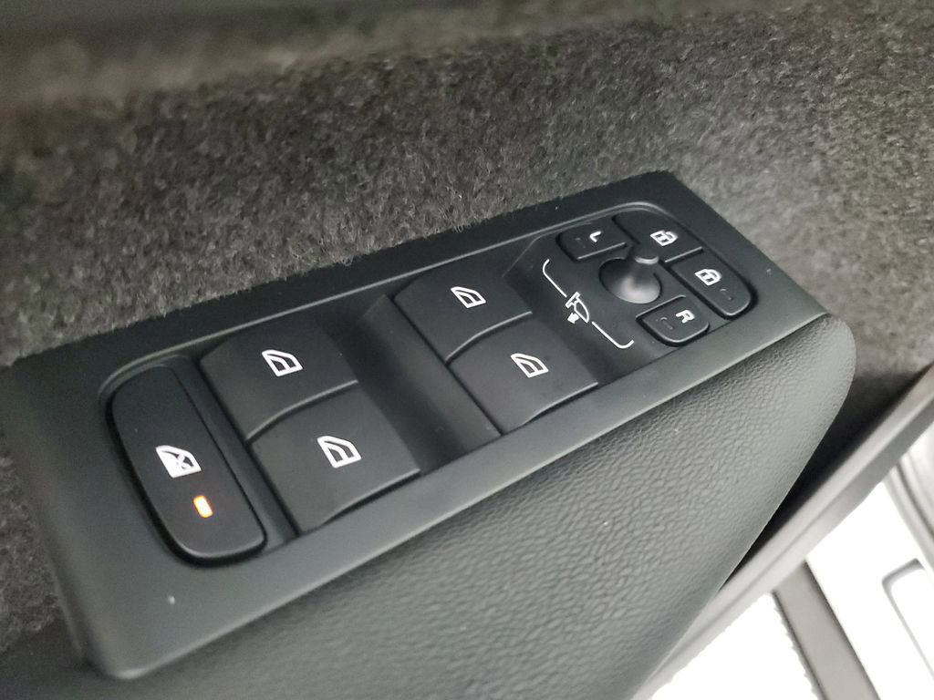 Certified 2026 Volvo XC40 B5 Core w/ Climate Package image 22