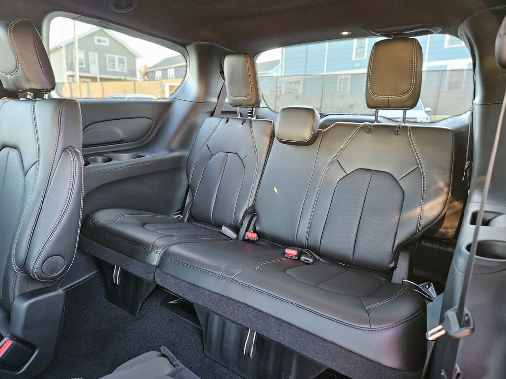 New 2026 Chrysler Pacifica Select image 16