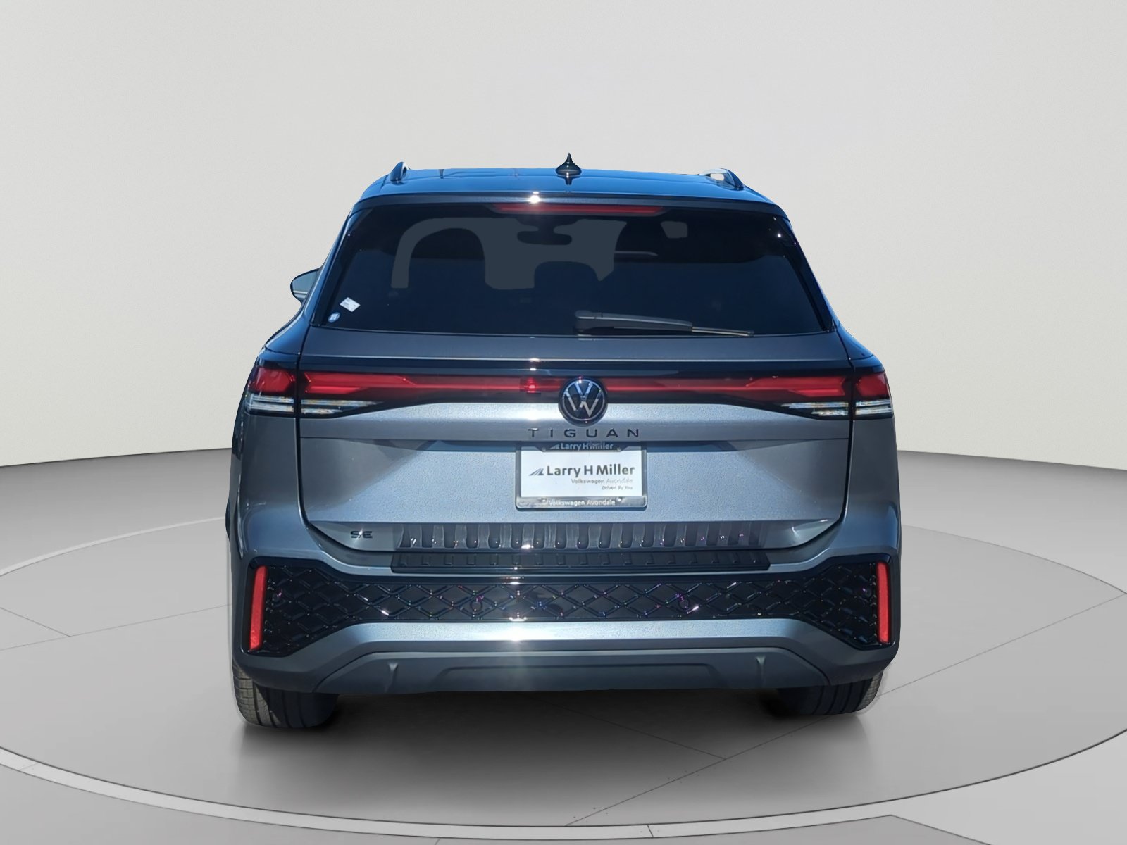 New 2026 Volkswagen Tiguan SE R-Line FWD image 4