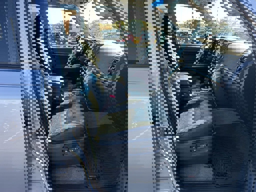 Used 2015 Toyota Land Cruiser image 22