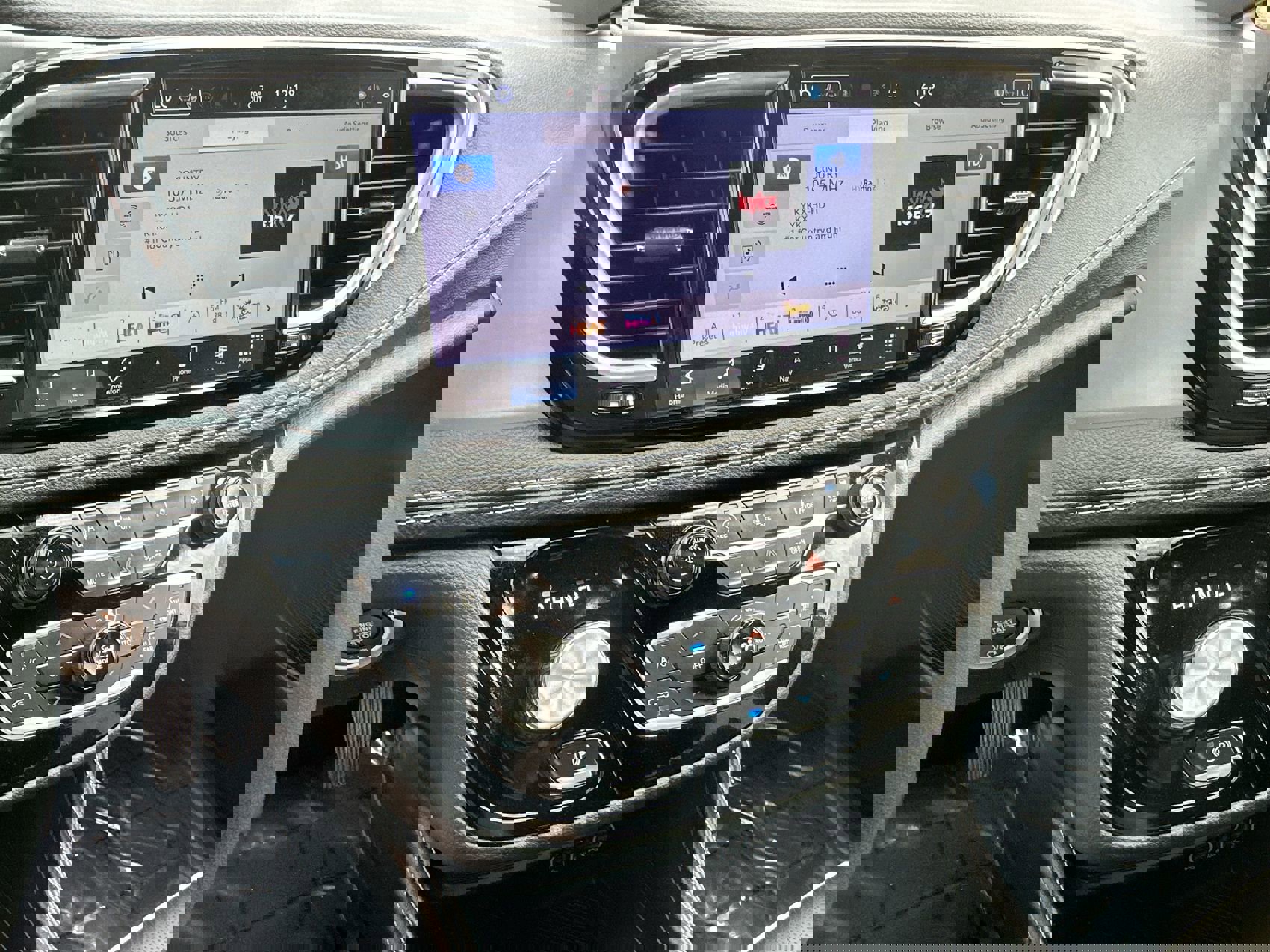 Used 2025 Chrysler Pacifica Limited image 16