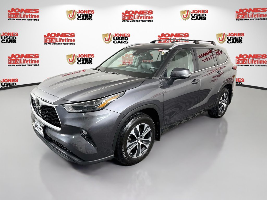 Used 2023 Toyota Highlander XLE FWD image 14