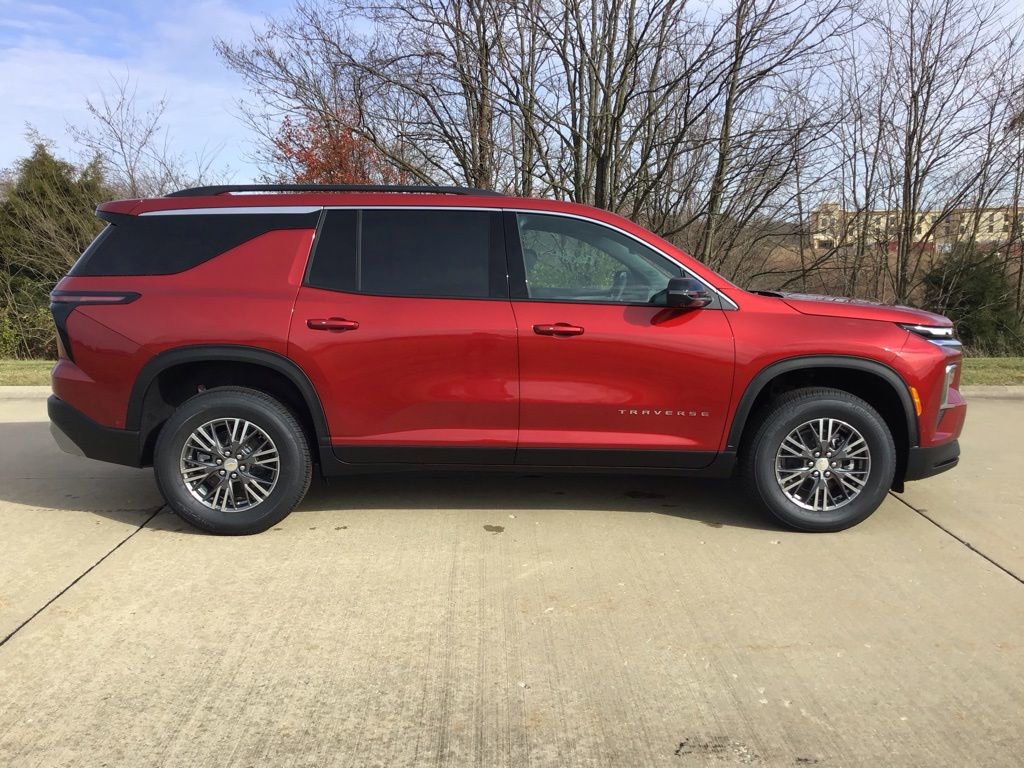 New 2026 Chevrolet Traverse LT w/ Enhanced Driving Package image 2