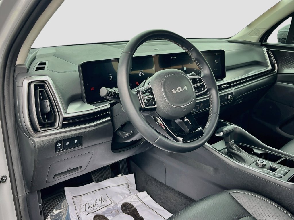Used 2025 Kia Sorento EX w/ Panoramic Sunroof Package FWD image 9