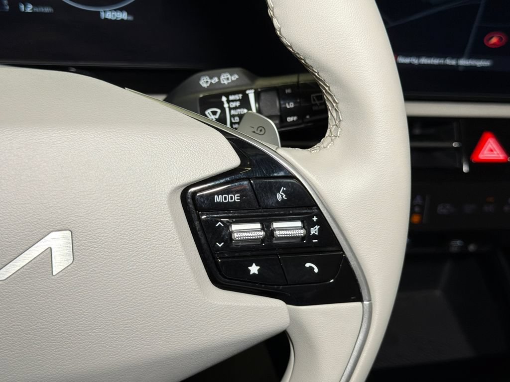 Certified 2023 Kia Niro Wind FWD image 33