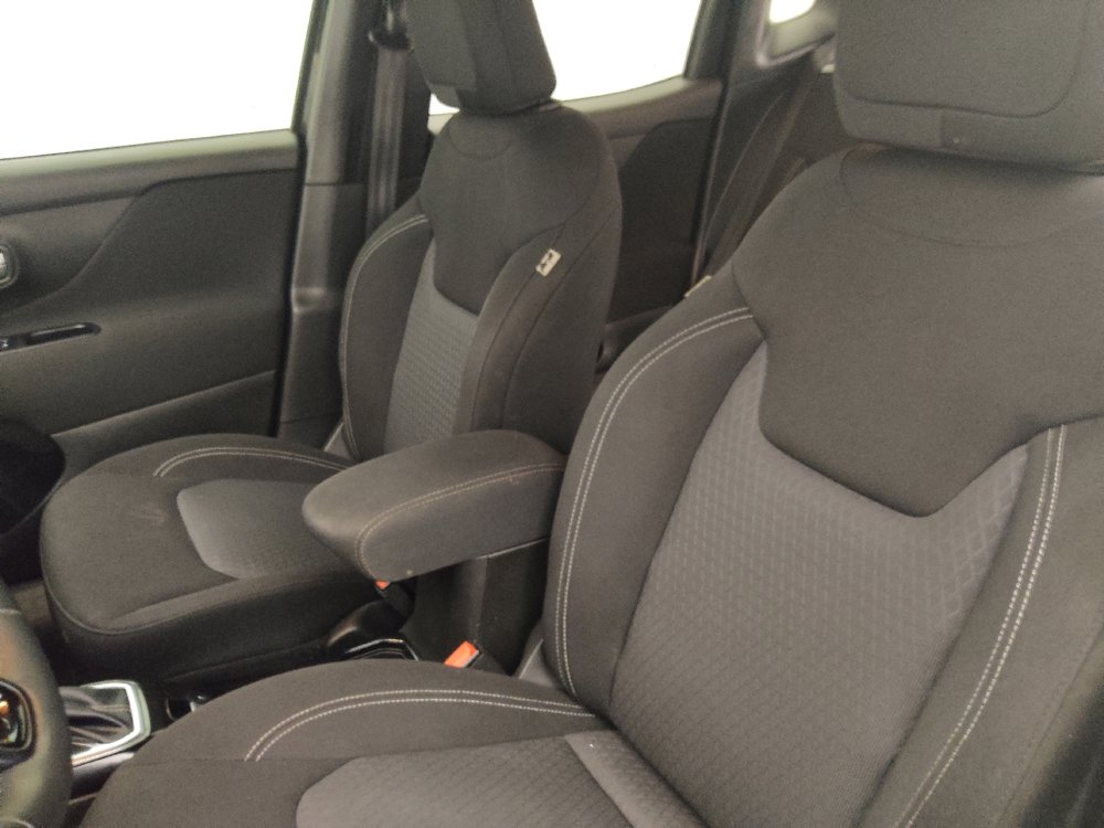 Used 2021 Jeep Renegade Latitude w/ Luxury Group II AWD/4WD image 17