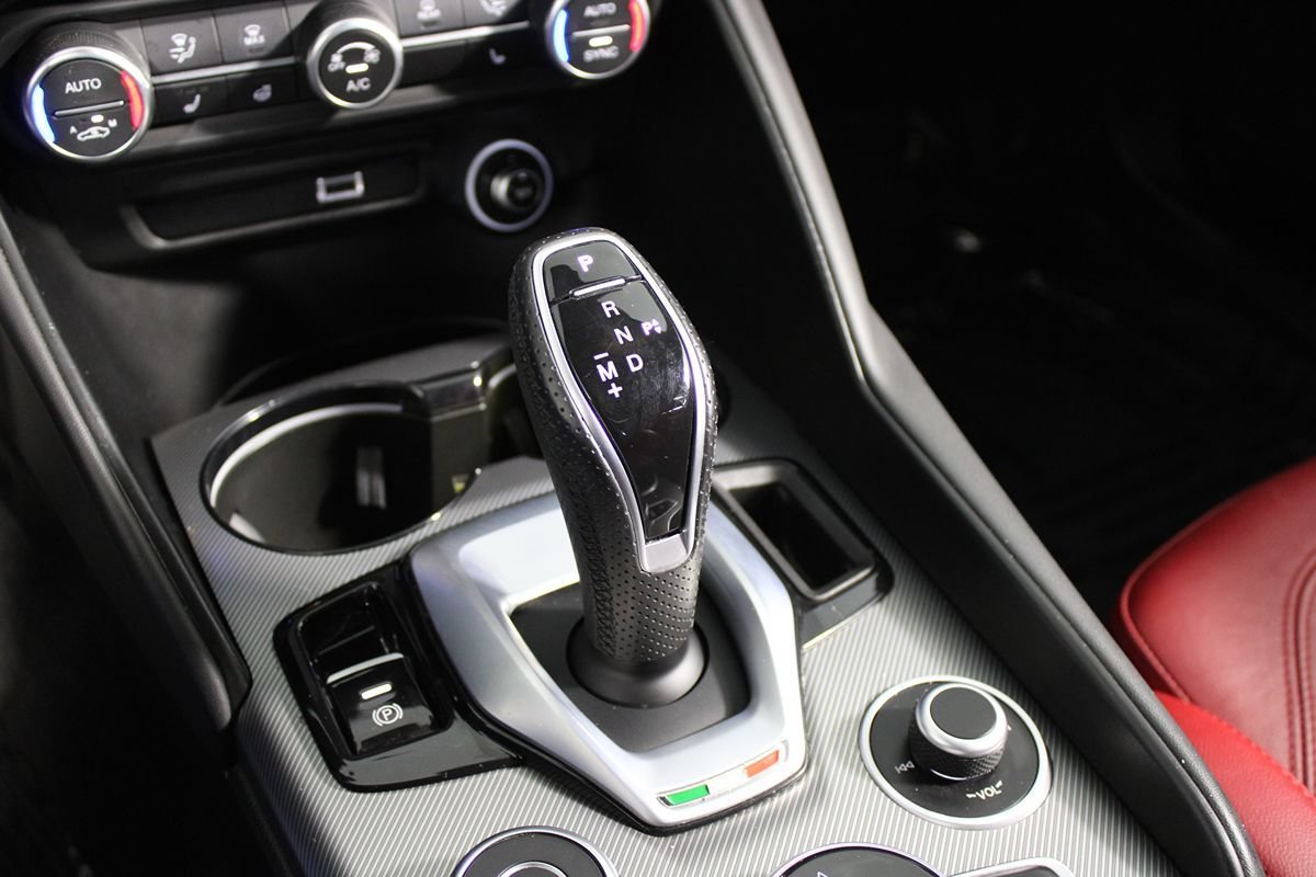 Used 2023 Alfa Romeo Giulia Veloce RWD image 20