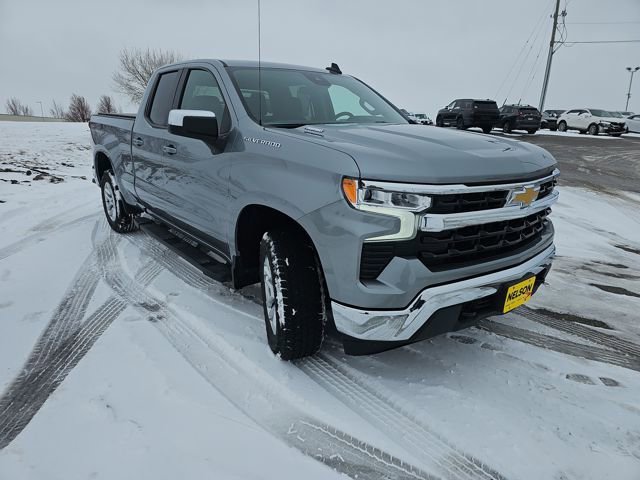 Used 2025 Chevrolet Silverado 1500 LT image 7