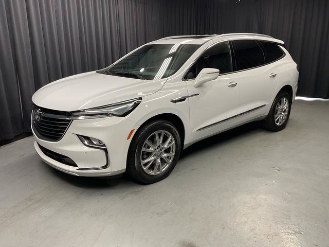 Used 2024 Buick Enclave Essence w/ Experience Buick Package FWD image 3