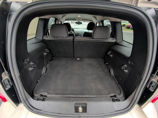Used 2009 Chevrolet HHR LS image 16