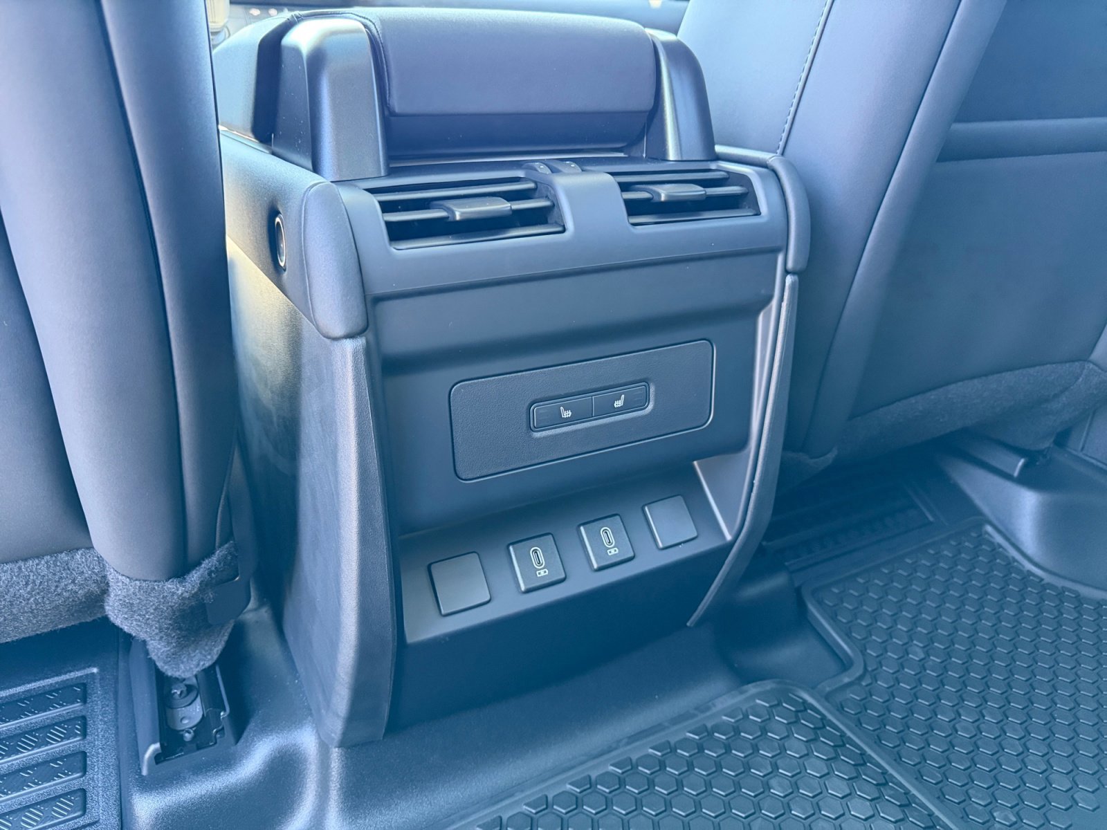 New 2026 Land Rover Defender 110 S AWD/4WD image 18