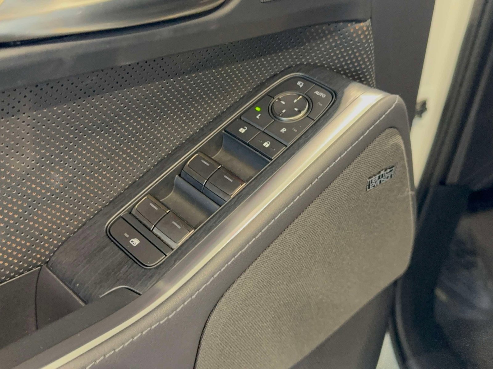 Used 2024 Lexus GX 550 w/ Cold Area Package image 18