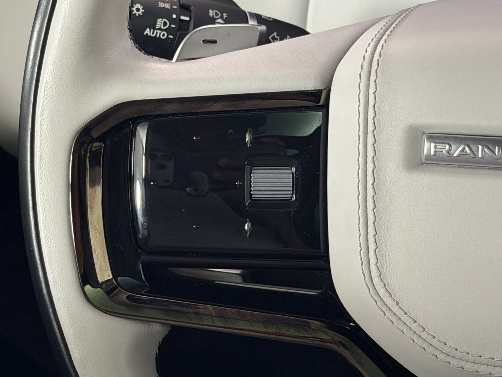 Used 2023 Land Rover Range Rover Sport SE Dynamic image 16