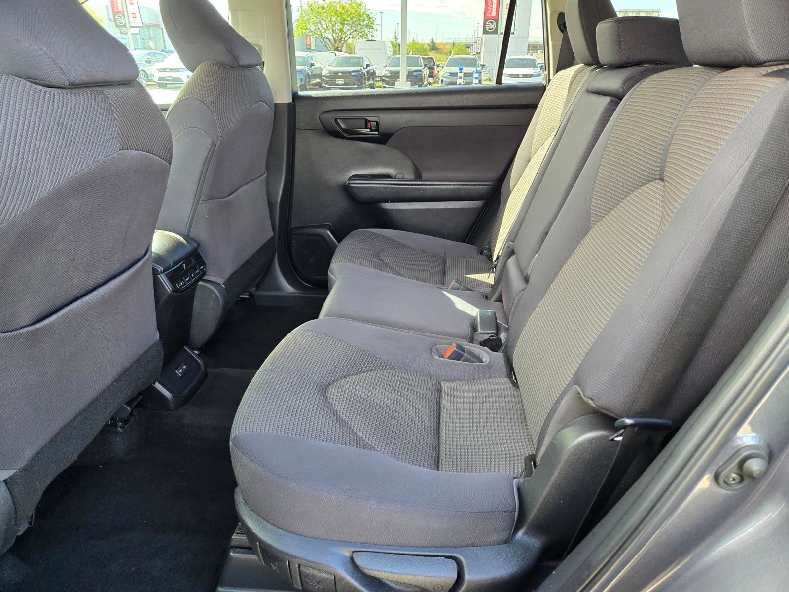 Used 2023 Toyota Highlander L FWD image 10