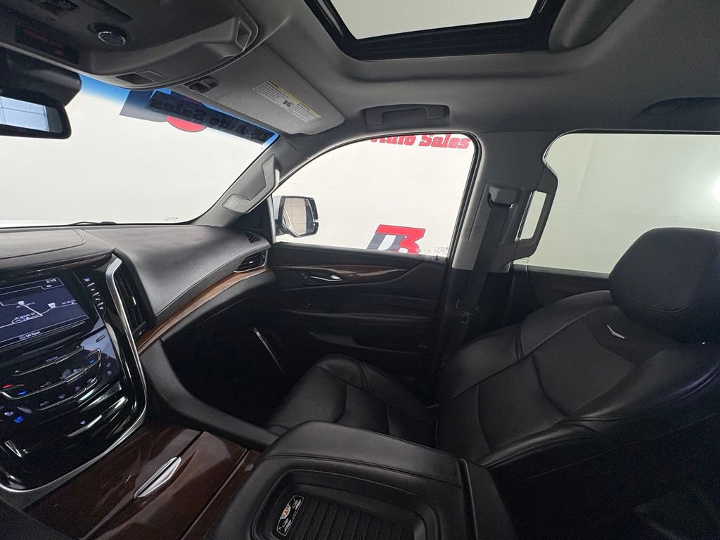 Used 2019 Cadillac Escalade Luxury AWD/4WD image 31