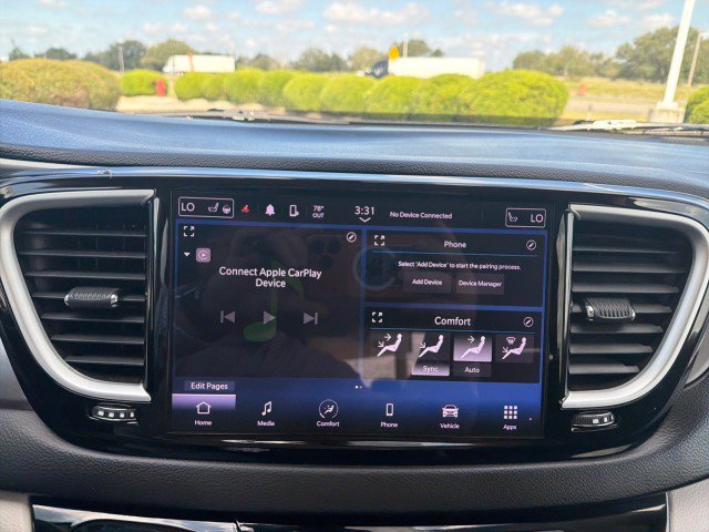 Used 2023 Chrysler Pacifica Touring-L FWD image 7
