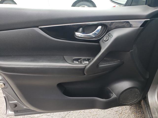 Used 2017 Nissan Rogue Sport SL image 11
