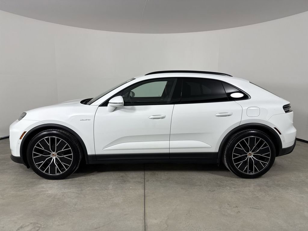 Certified 2025 Porsche Macan 4 Electric image 2