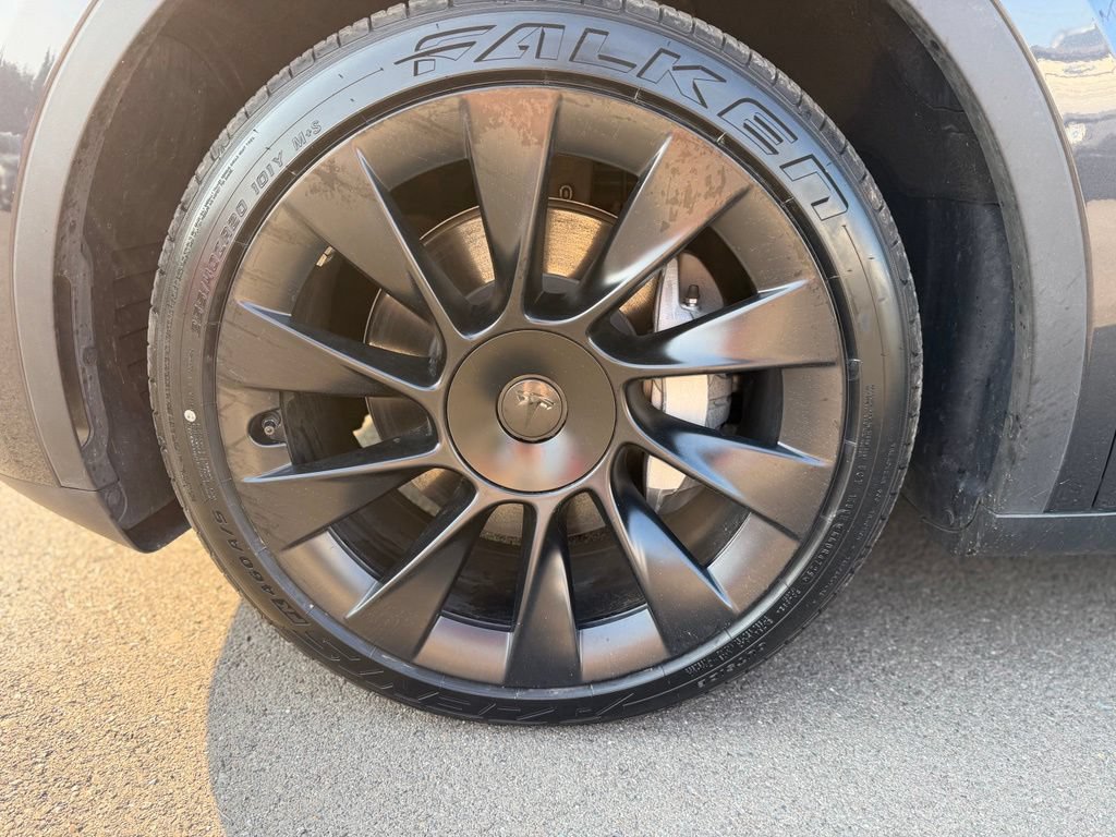 Used 2024 Tesla Model Y Long Range AWD/4WD image 9