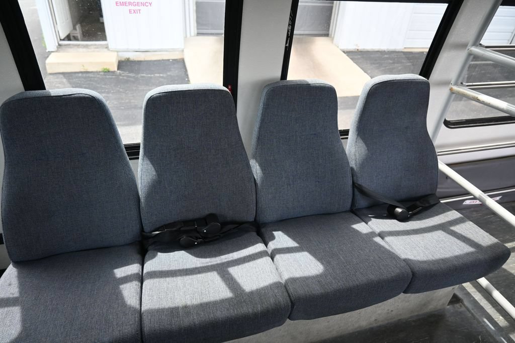 Used 2003 Ford E-450 and Econoline 450 RWD image 26