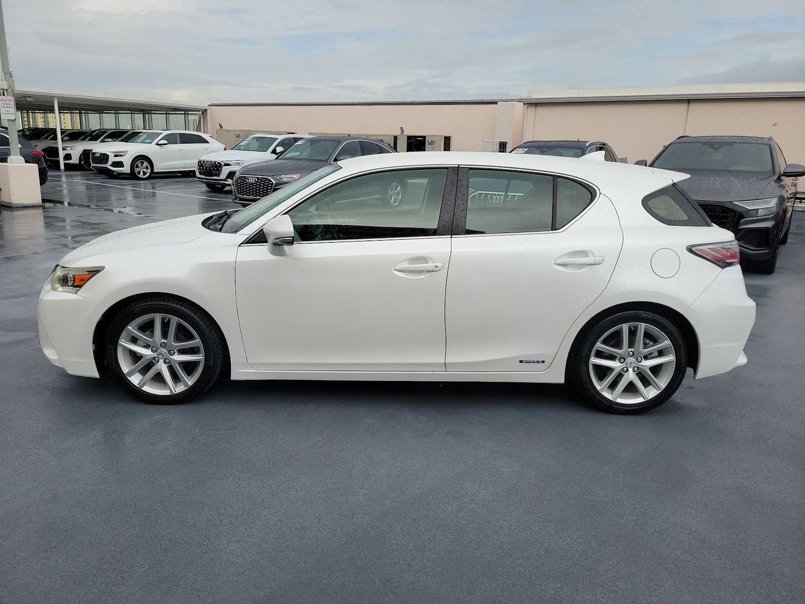 Used 2016 Lexus CT 200h w/ Accessory Package 2 FWD image 3