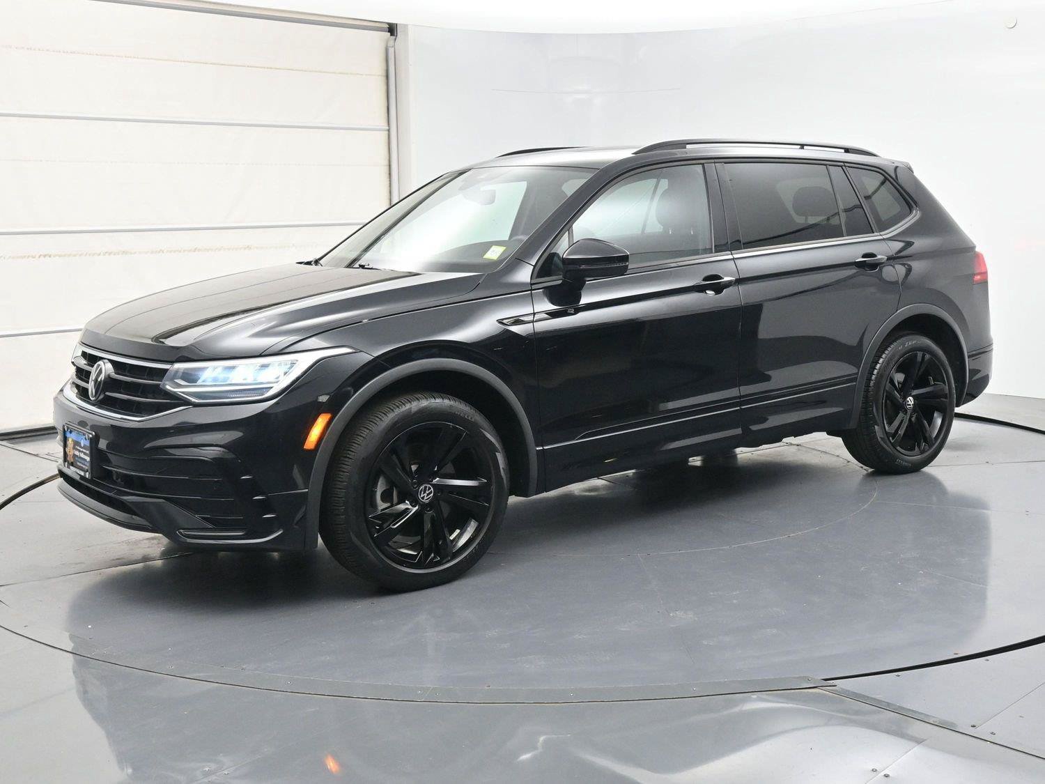 Used 2023 Volkswagen Tiguan SE R-Line AWD/4WD image 21
