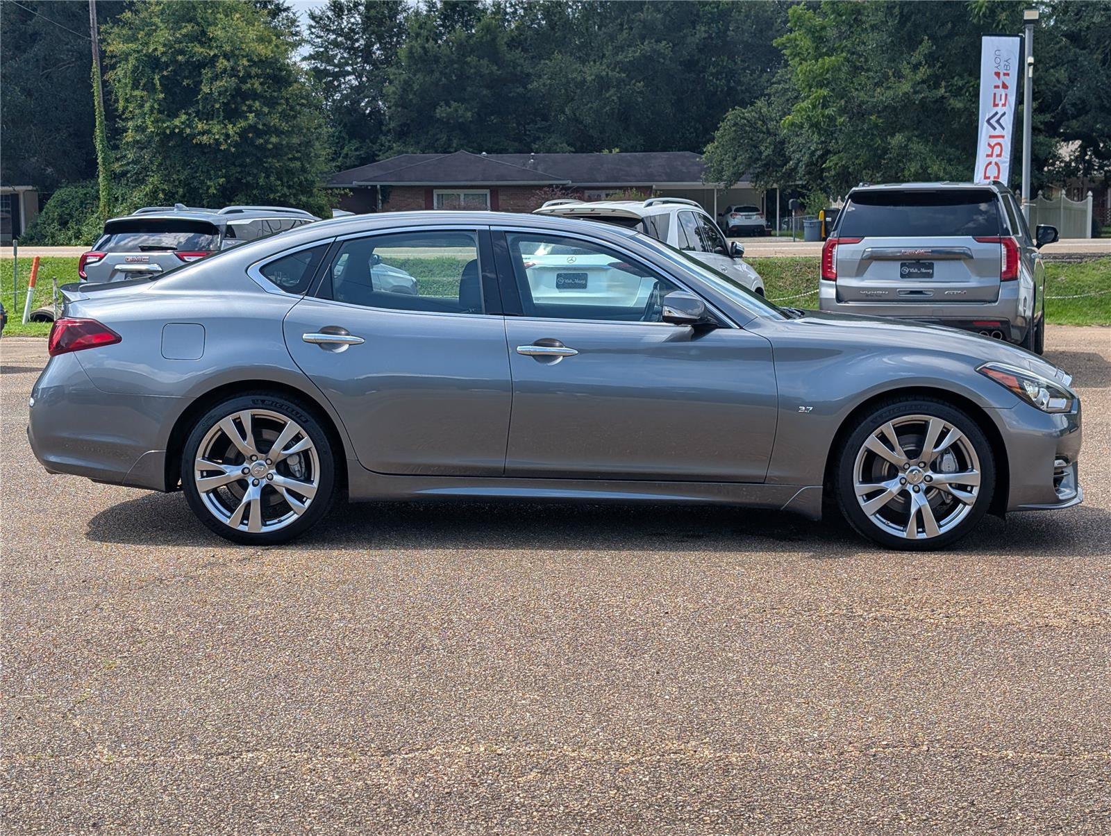 Used 2019 INFINITI Q70 Luxe w/ Sport Package RWD image 6