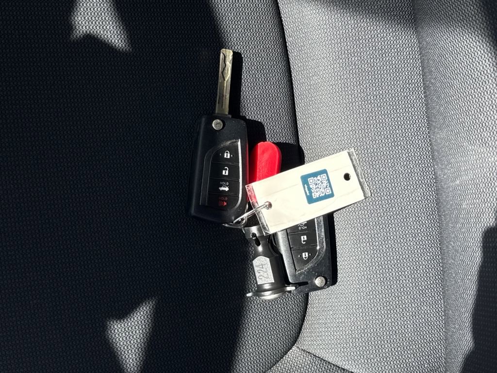 Used 2021 Toyota Corolla LE image 35