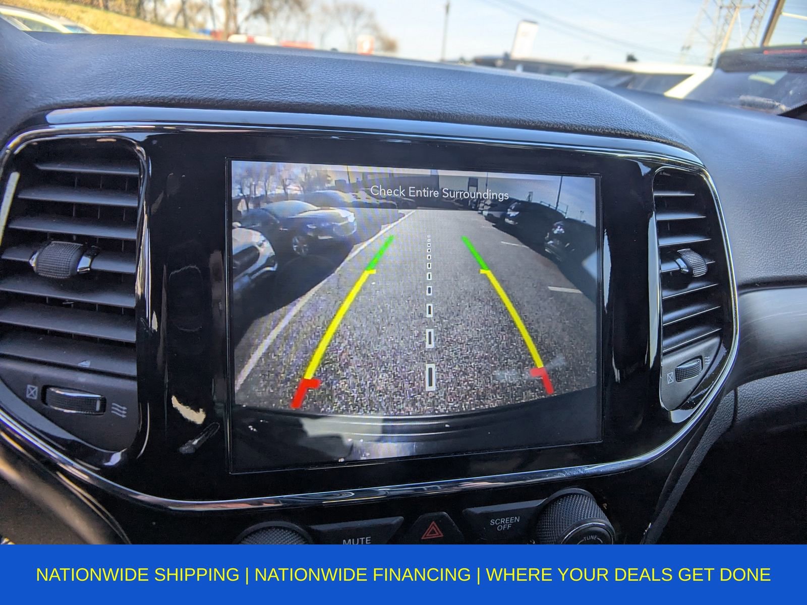 Used 2022 Jeep Grand Cherokee Laredo X image 23