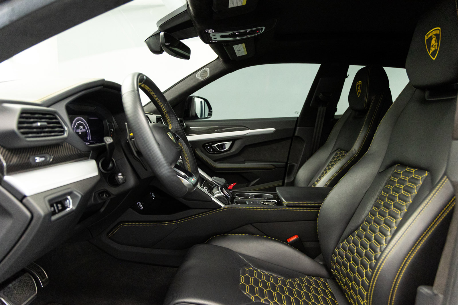 Used 2021 Lamborghini Urus AWD/4WD image 19