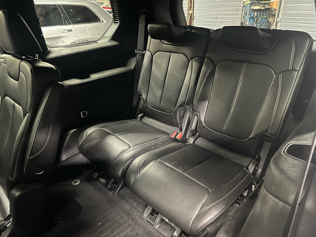 Used 2024 Jeep Grand Cherokee L Limited w/ Black Appearance Package image 12