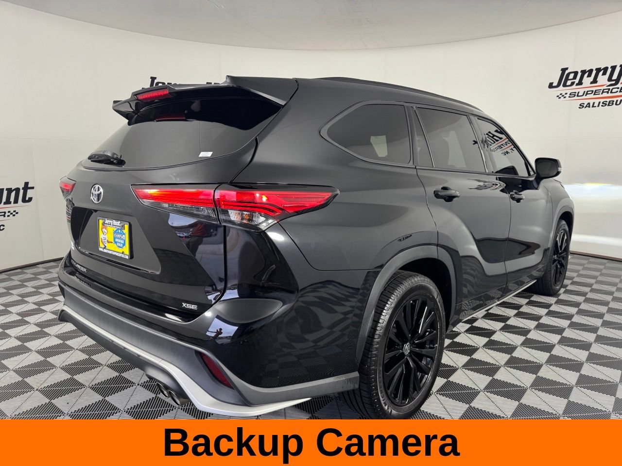 Used 2023 Toyota Highlander XSE FWD image 7