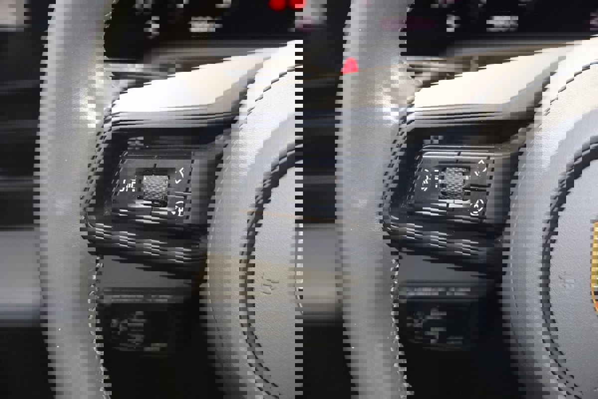 Used 2020 Porsche Taycan 4S image 44