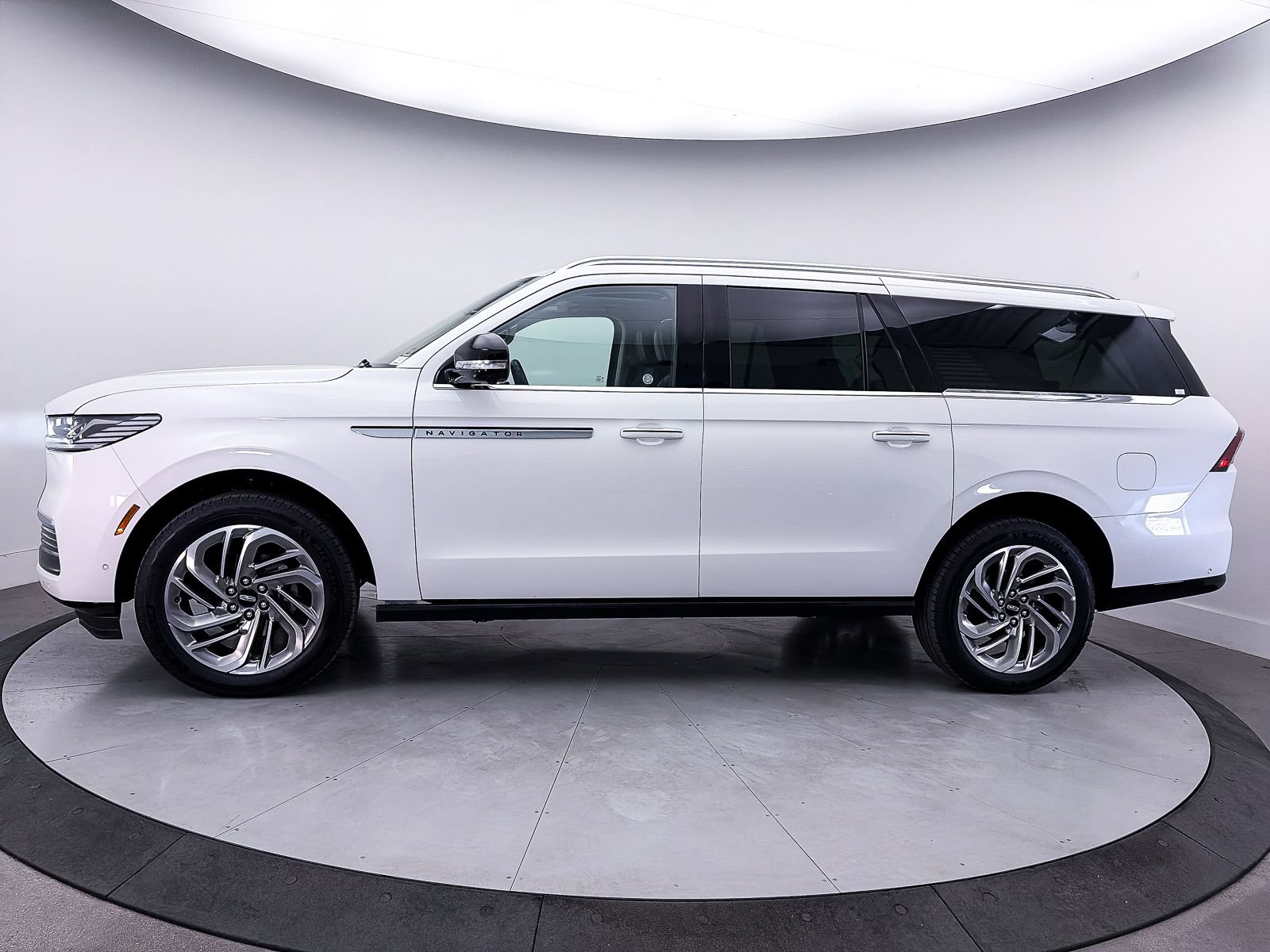 Used 2025 Lincoln Navigator L Reserve AWD/4WD image 49