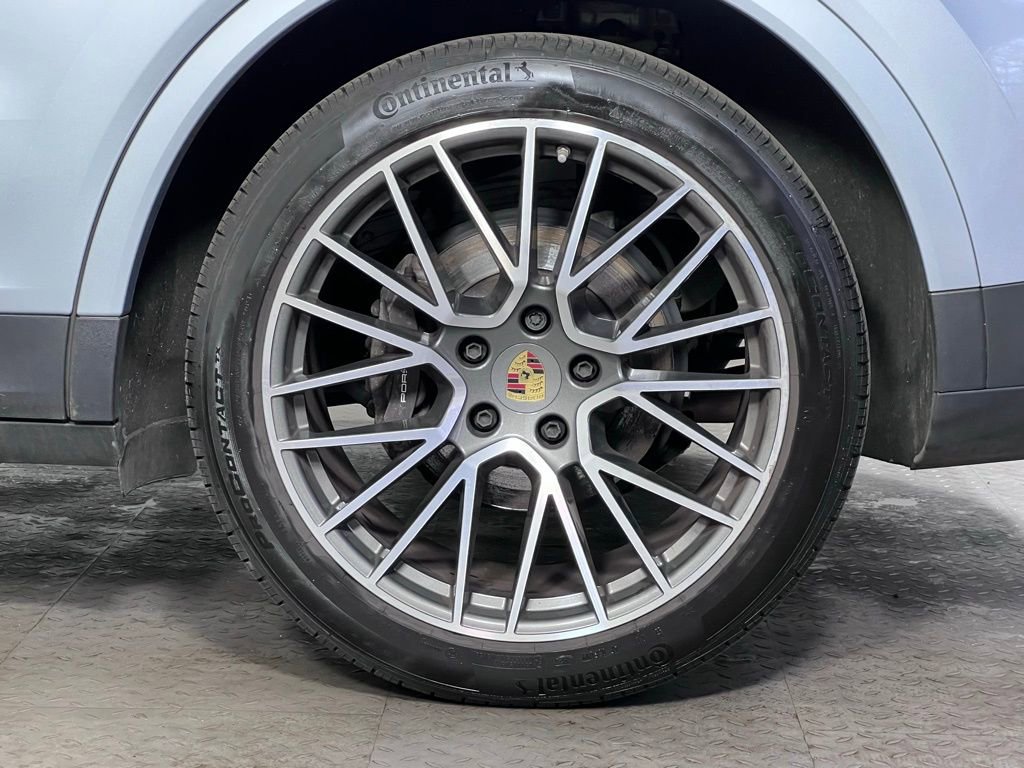 Certified 2023 Porsche Cayenne AWD/4WD image 12