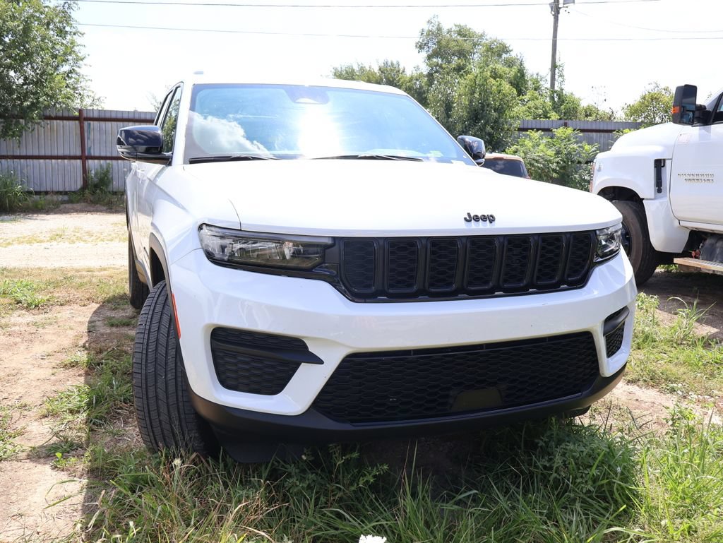 Used 2024 Jeep Grand Cherokee Altitude AWD/4WD image 10