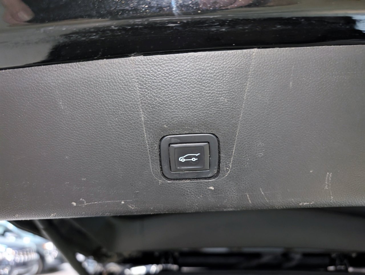 Used 2019 Chevrolet Traverse Premier w/ Redline Edition image 27