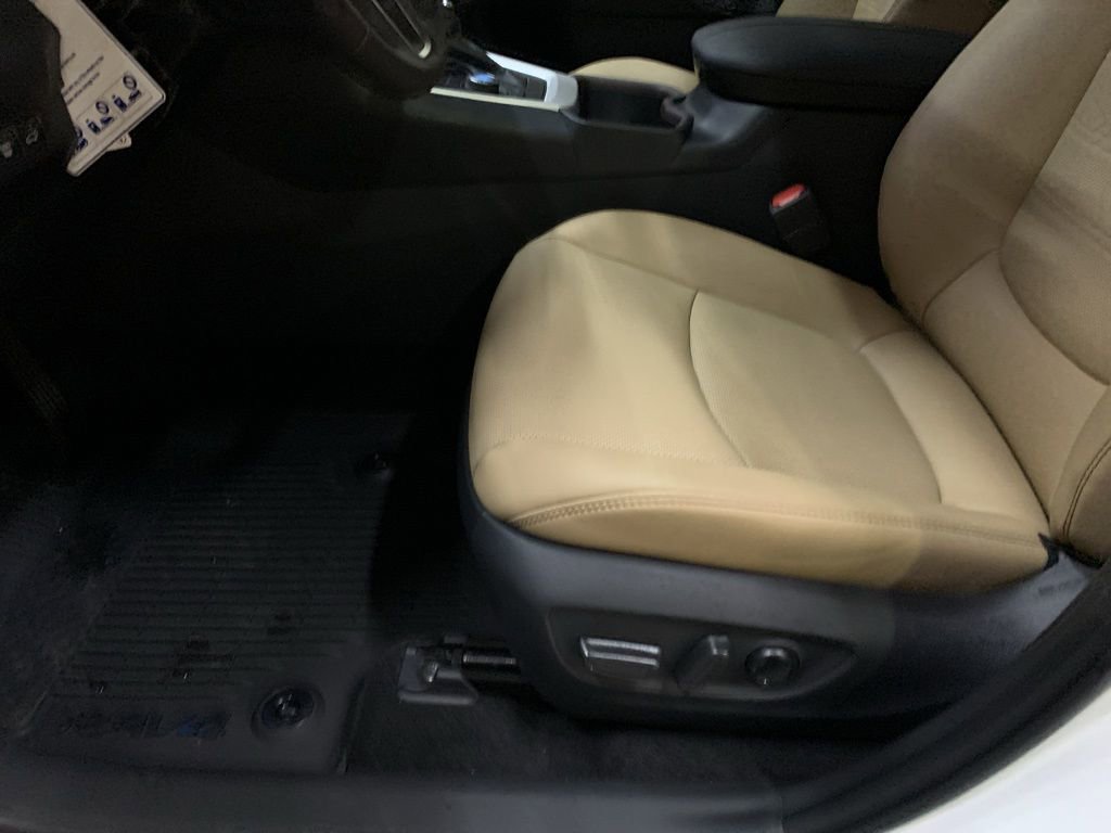 New 2025 Toyota RAV4 Limited image 10