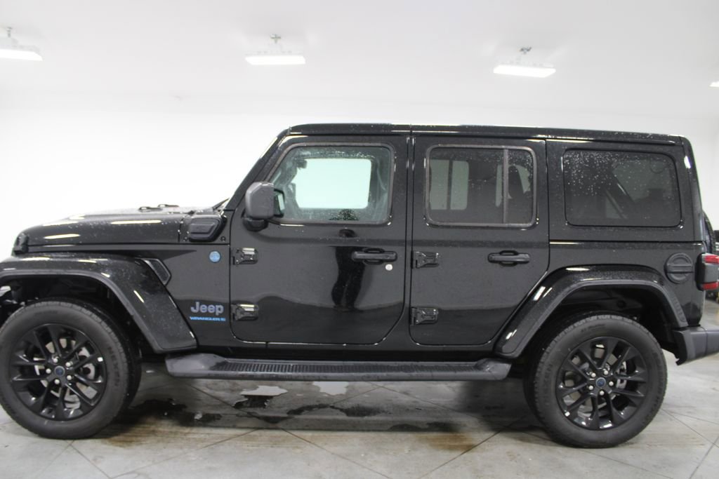 Used 2025 Jeep Wrangler Unlimited Sahara image 6