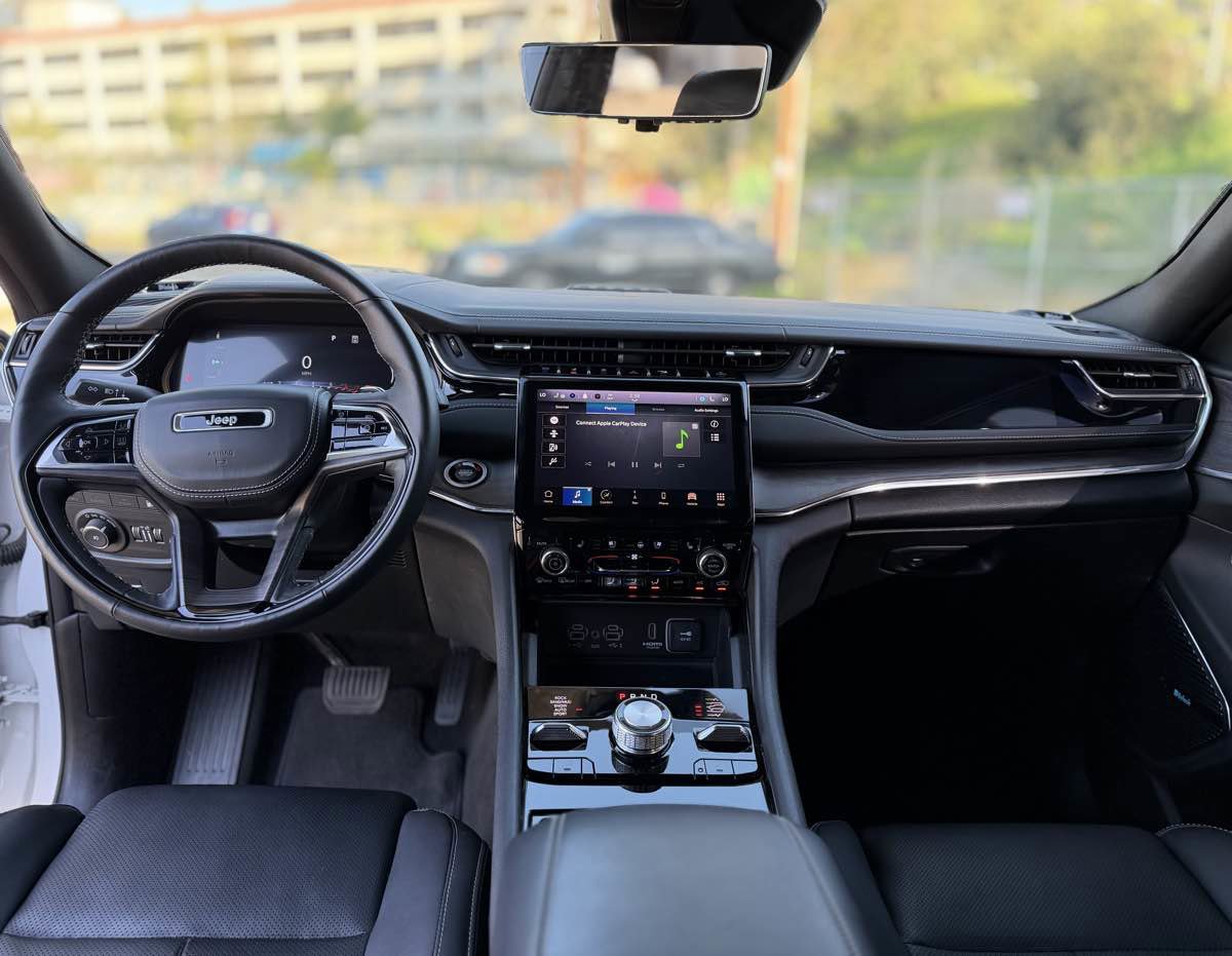 Used 2023 Jeep Grand Cherokee Overland w/ Advanced Protech Group III image 25