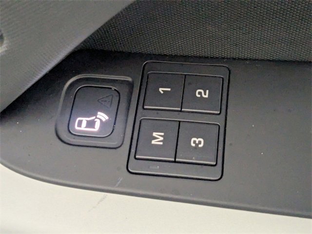 Used 2020 Land Rover Defender 110 SE image 35