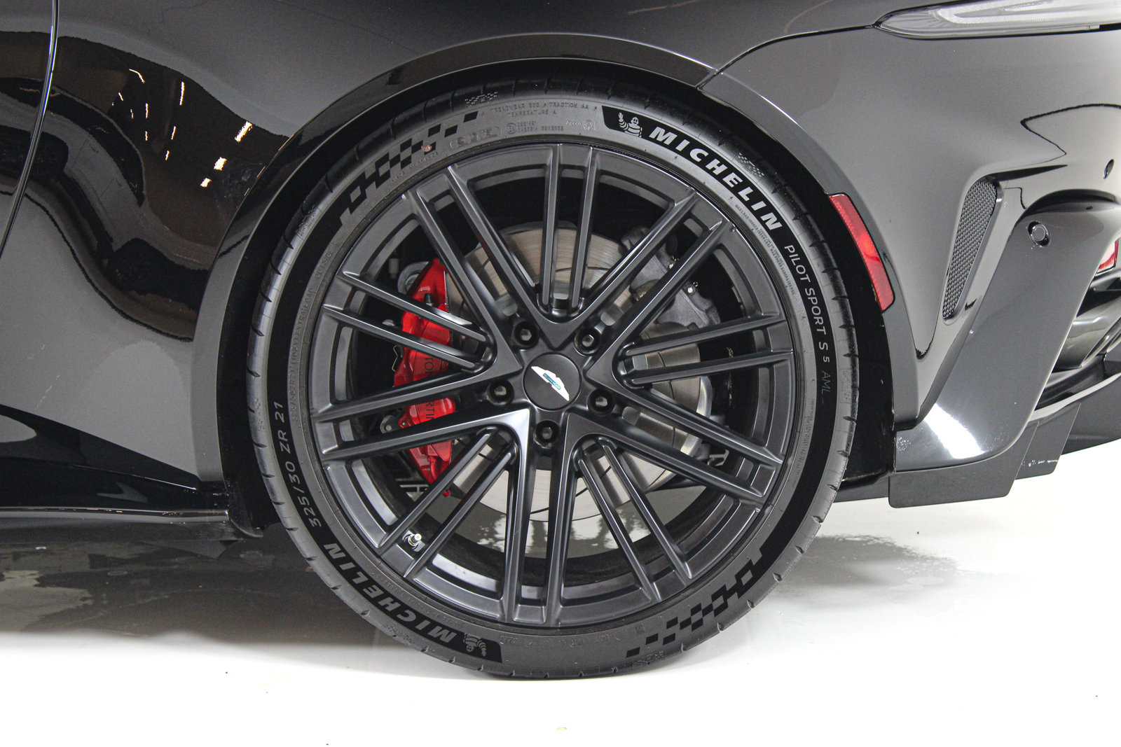 Used 2026 Aston Martin V8 Vantage S RWD image 13