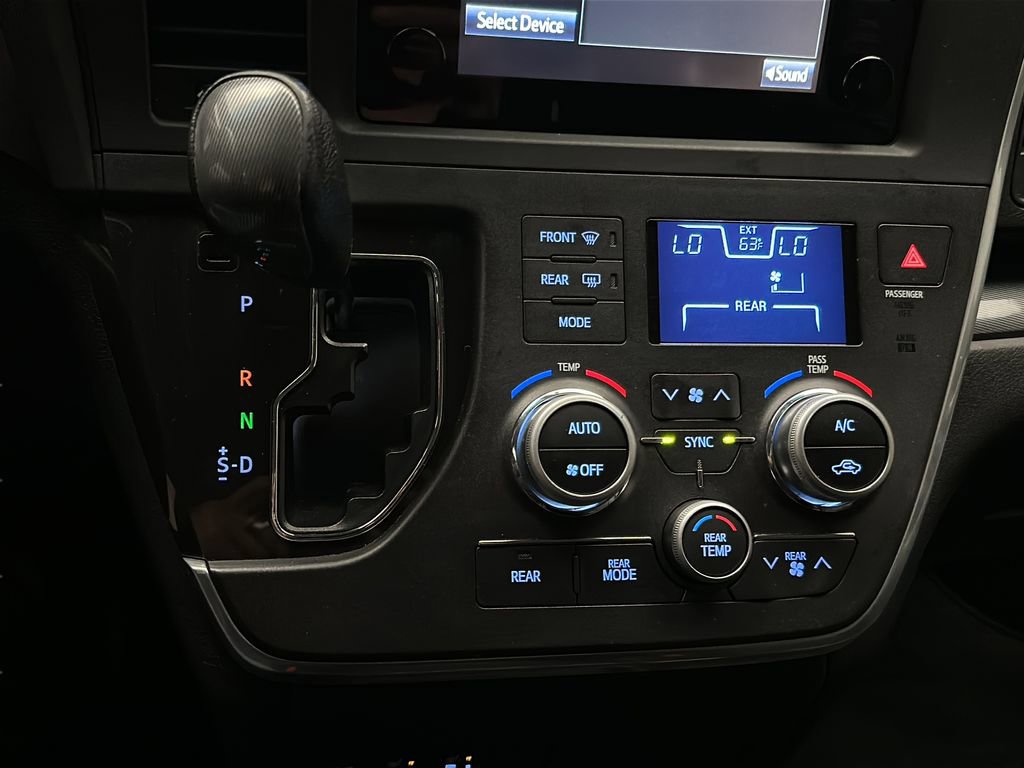 Used 2015 Toyota Sienna SE FWD image 27