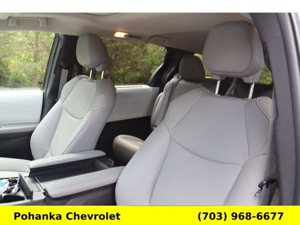 Used 2025 Toyota Sienna XLE w/ XLE Plus Package AWD/4WD image 22