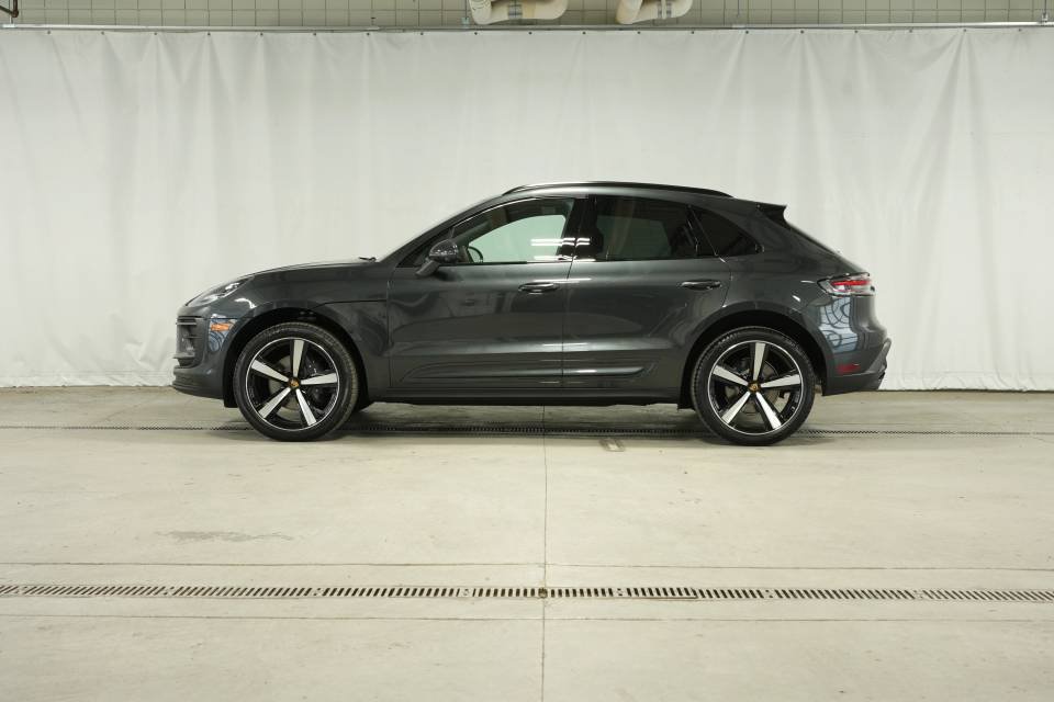 Certified 2026 Porsche Macan AWD/4WD image 2