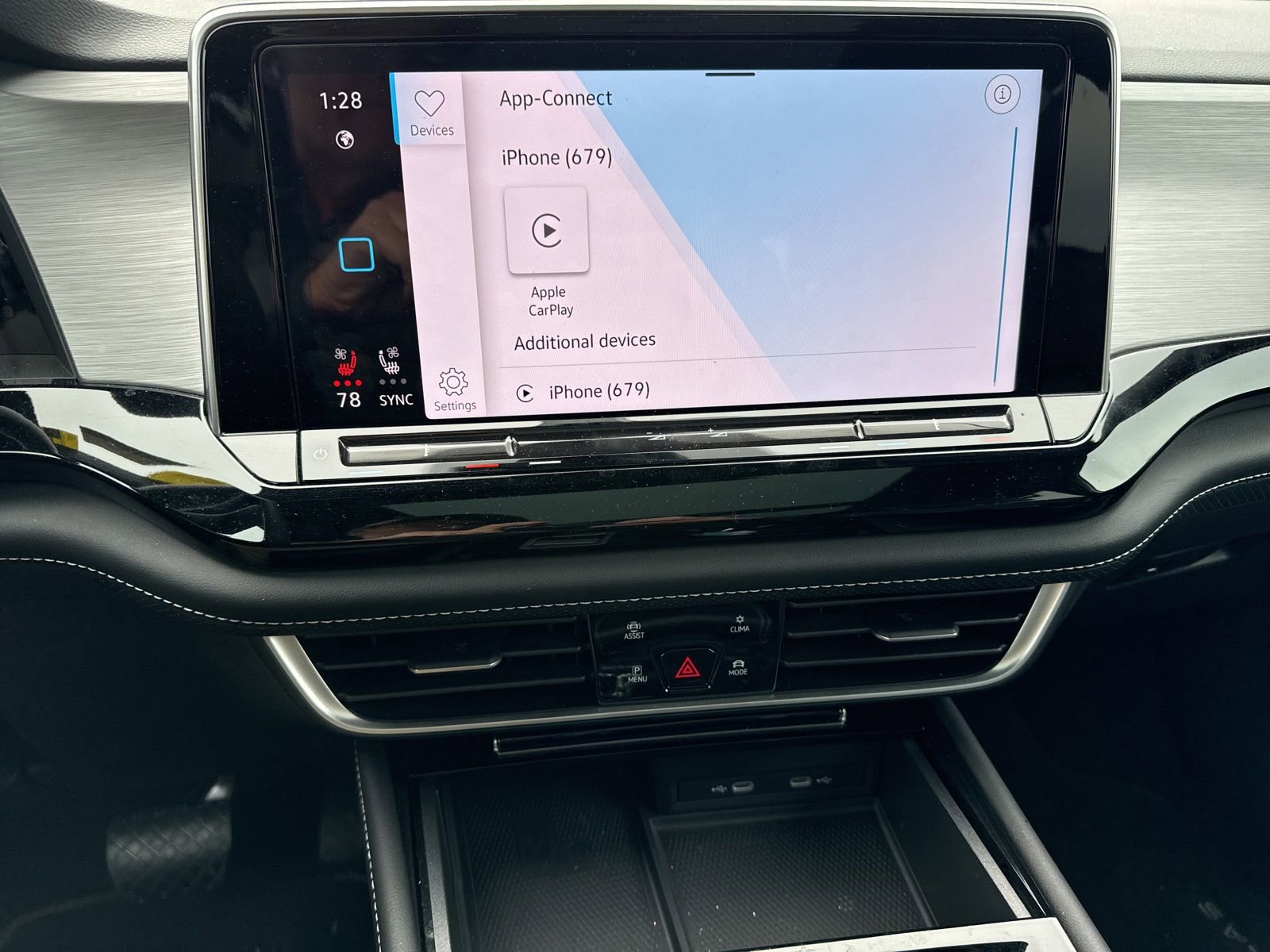 Used 2024 Volkswagen Atlas Cross Sport SE w/ Panoramic Sunroof Package image 15